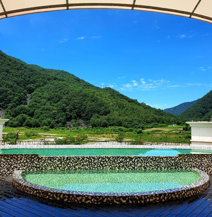 Pine Forest Jeongseon Alpine Resort Exteriör bild